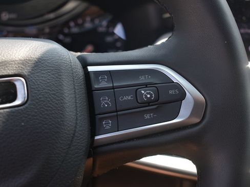 Used 2025 Jeep Compass Limited AWD/4WD image 16