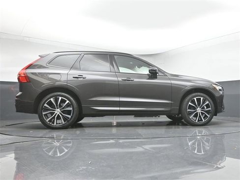 Used 2025 Volvo XC60 B5 Plus image 41