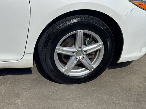Used 2017 Toyota Camry LE FWD image 13