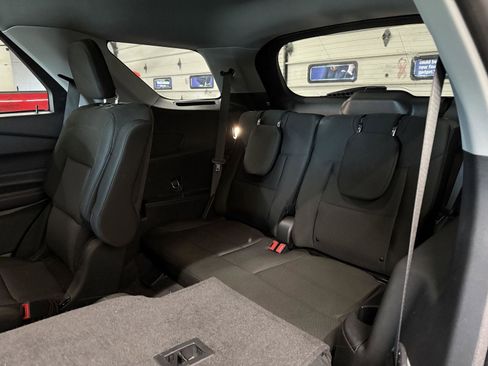 Used 2022 Ford Explorer XLT image 19