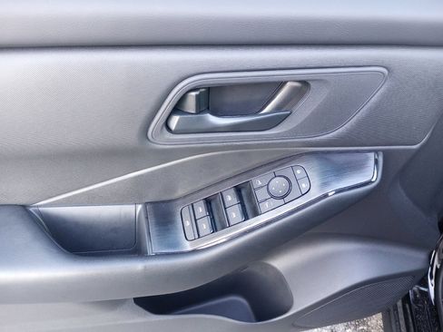Used 2026 Nissan Rogue S FWD image 32