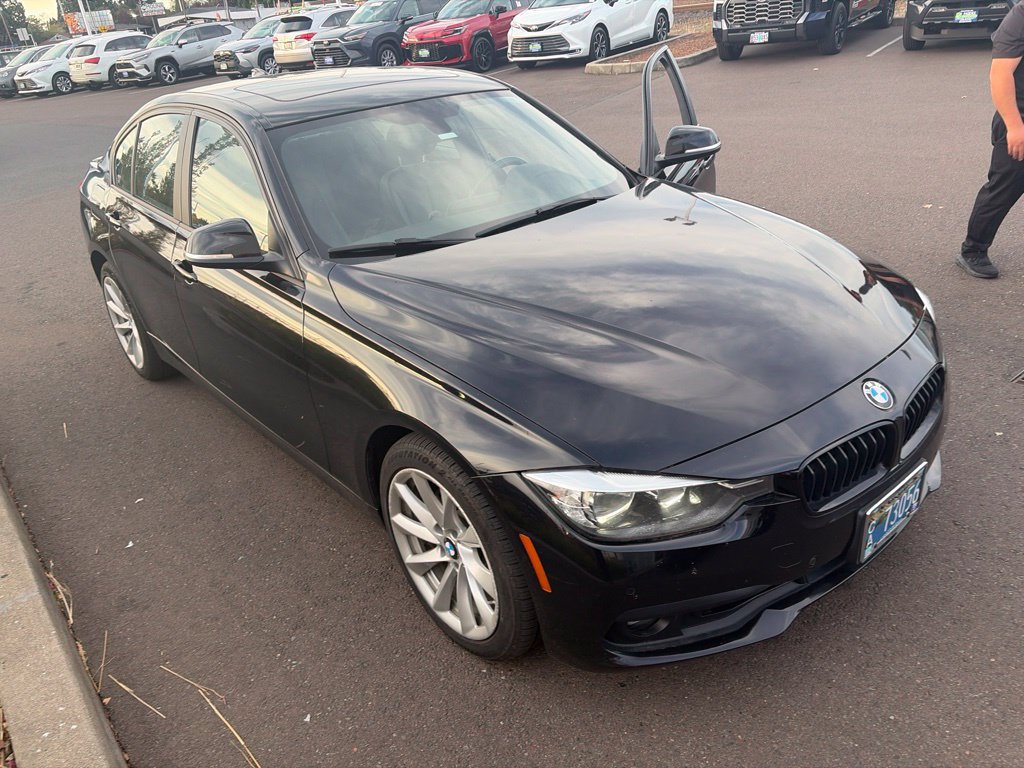 Used 2016 BMW 320i xDrive Sedan AWD/4WD image 2