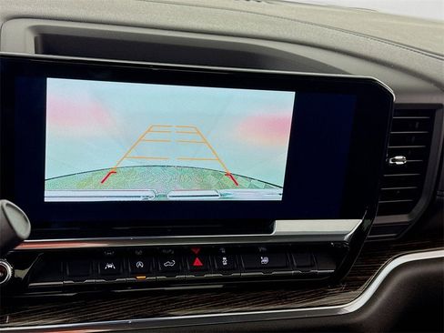 Used 2025 GMC Sierra 1500 SLE image 8