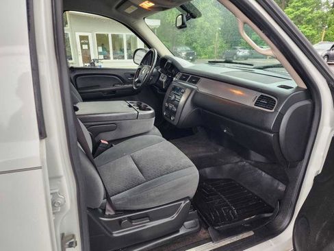 Used 2008 Chevrolet Suburban 2500 LS w/ Skid Plate Package AWD/4WD image 20