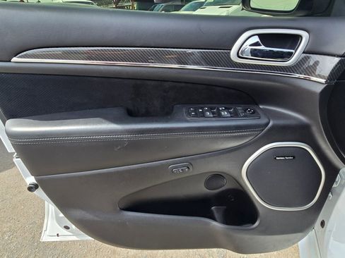 Used 2019 Jeep Grand Cherokee SRT image 11