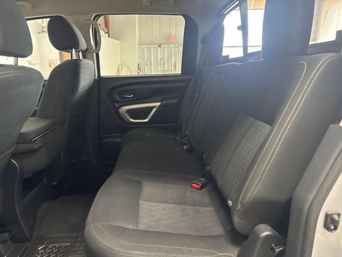 Used 2018 Nissan Titan SV AWD/4WD image 14