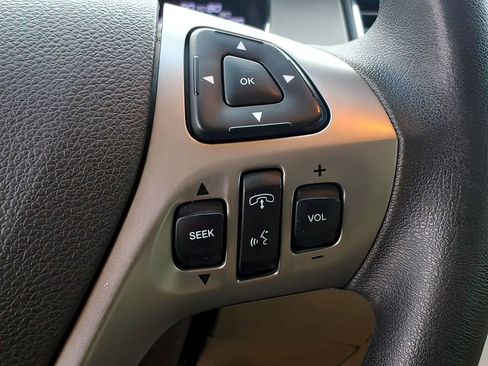 Used 2018 Ford Taurus SE FWD image 15