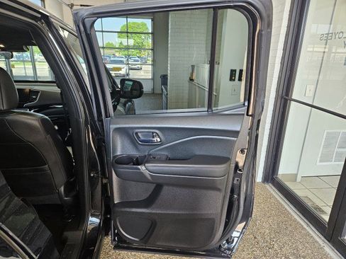 Used 2023 Honda Ridgeline Black Edition image 18