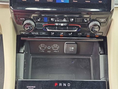 Used 2023 Jeep Grand Cherokee Limited w/ Luxury Tech Group II AWD/4WD image 27