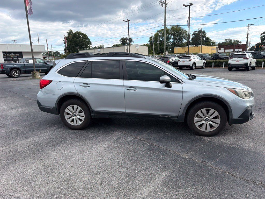 Used 2018 Subaru Outback 2.5i Premium AWD/4WD image 3