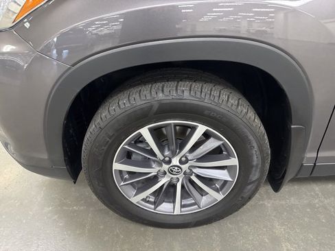 Used 2019 Toyota Highlander XLE image 43