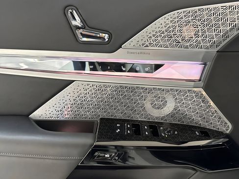 Certified 2023 BMW i7 xDrive60 w/ Executive Package 2 AWD/4WD image 20