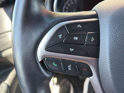 Used 2020 Jeep Grand Cherokee Altitude image 23