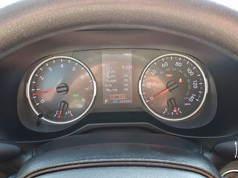 Used 2020 Toyota RAV4 XLE AWD/4WD image 19