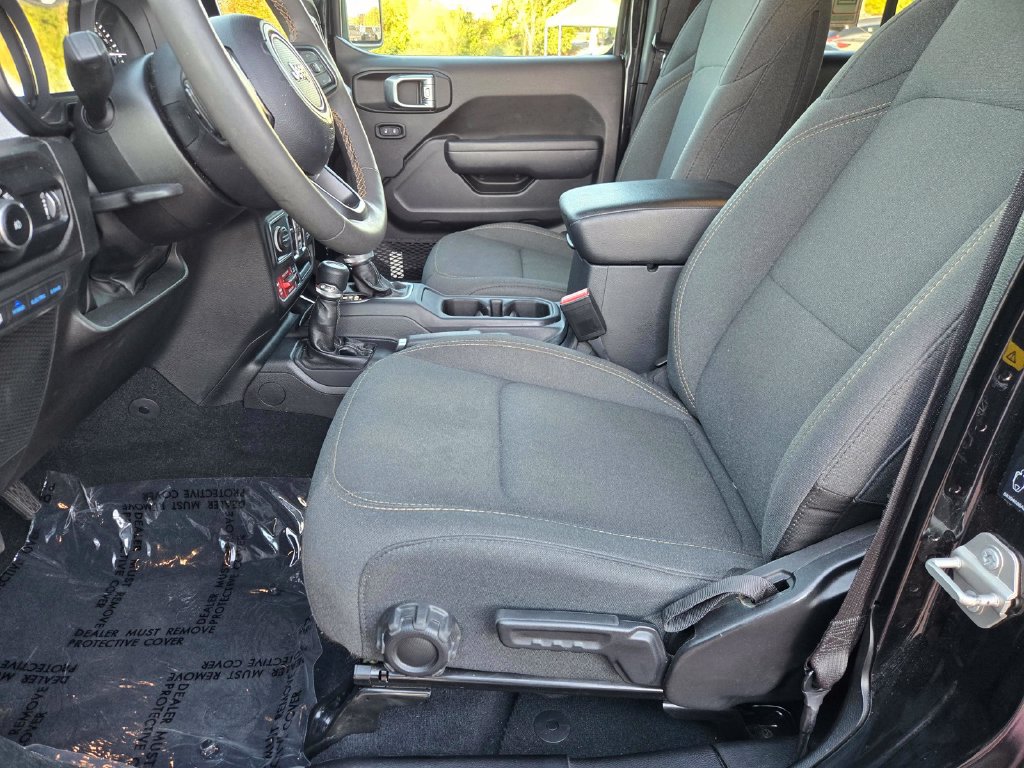 Used 2024 Jeep Wrangler Unlimited AWD/4WD image 31