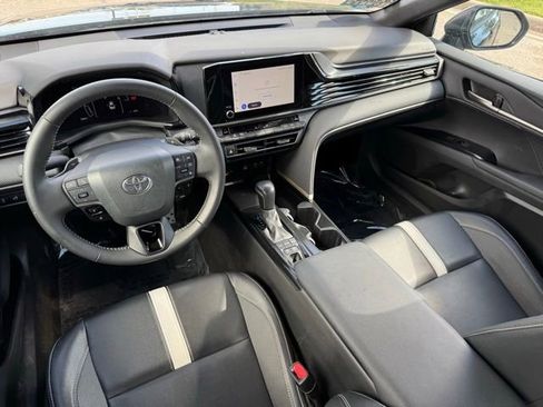 Used 2025 Toyota Camry SE w/ Convenience Package FWD image 6