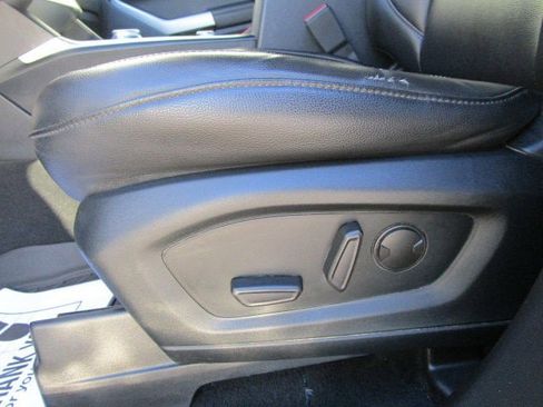 Used 2020 Ford Explorer XLT w/ Equipment Group 202A image 12