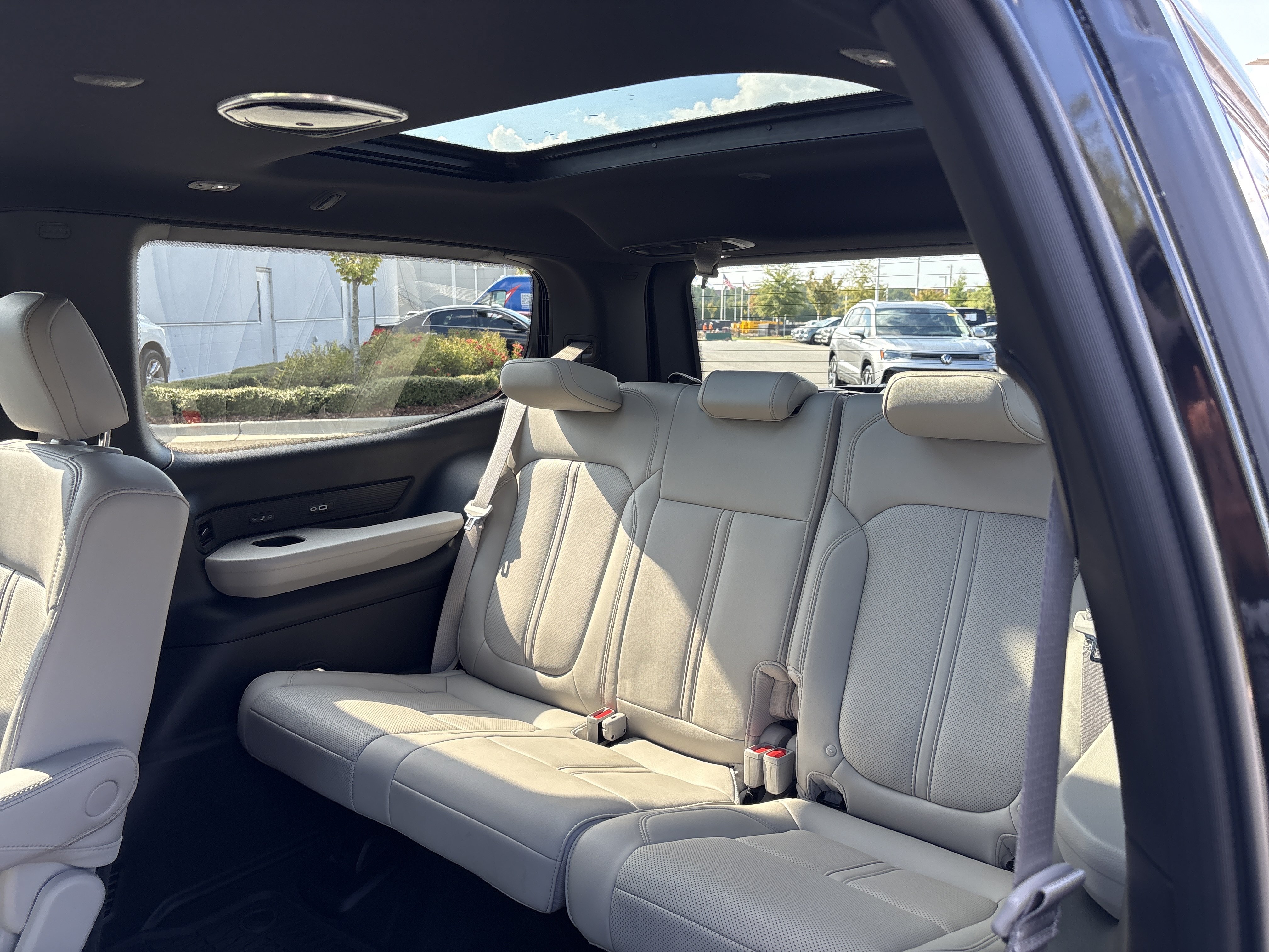 Used 2026 Jeep Grand Wagoneer Limited AWD/4WD image 35