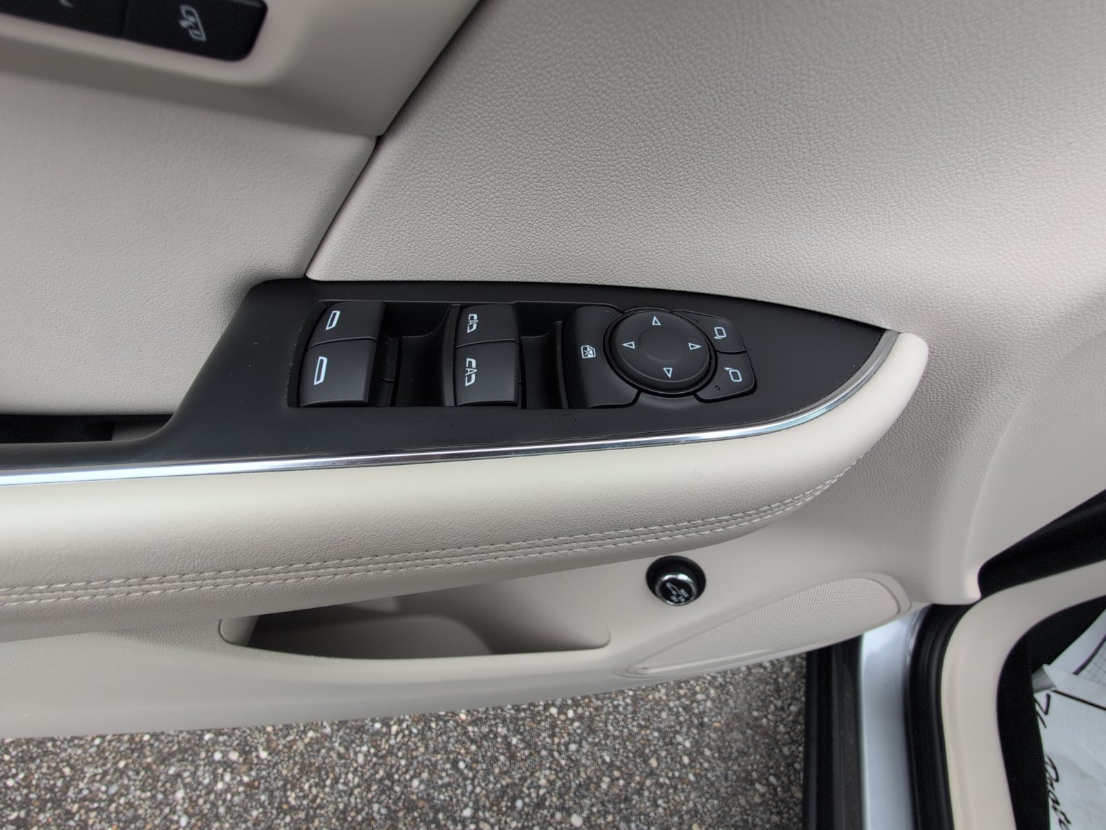 Used 2022 Buick Envision Essence w/ Safety Package FWD image 14