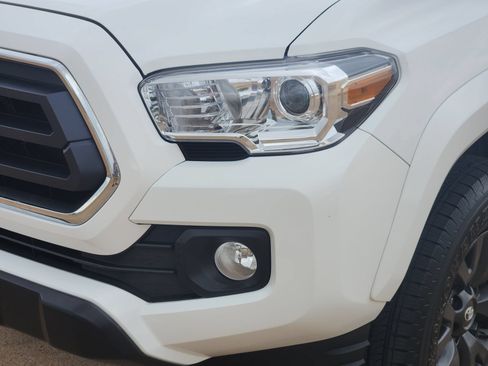 Used 2023 Toyota Tacoma SR5 RWD image 9