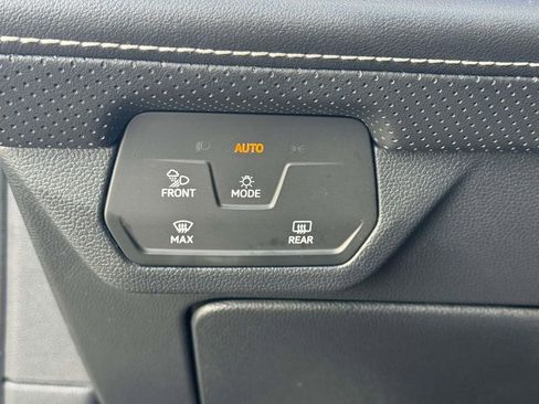 Used 2024 Volkswagen Atlas Cross Sport SEL R-Line image 20