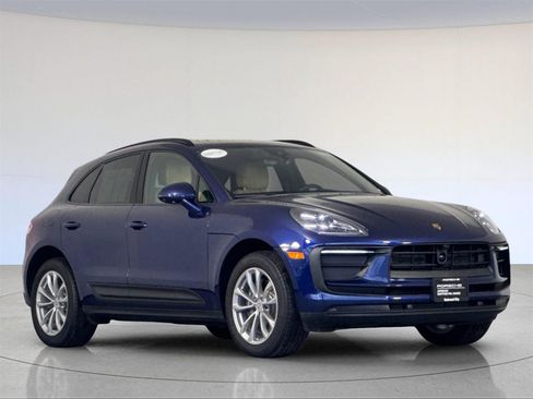 Used 2025 Porsche Macan image 10