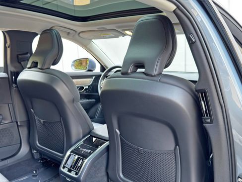 Used 2023 Volvo S90 B6 Plus w/ Protection Package Premier image 36