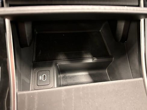 Used 2025 Land Rover Range Rover Velar Dynamic SE image 21