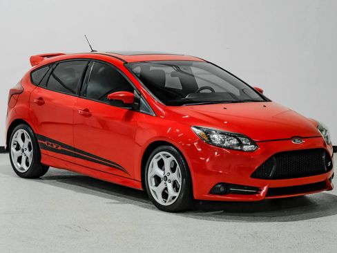 Used 2013 Ford Focus ST FWD image 4