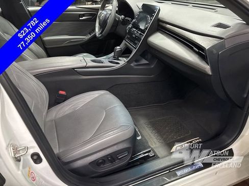 Used 2019 Toyota Avalon Limited image 4