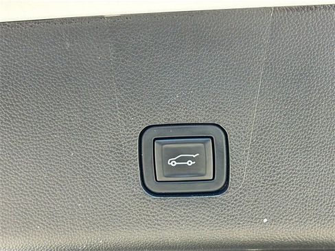 Used 2021 Chevrolet Traverse RS image 13