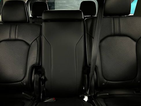 Used 2025 Honda Pilot Elite image 14
