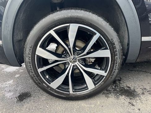 Used 2024 Volkswagen Atlas Cross Sport SEL Premium R-Line image 31