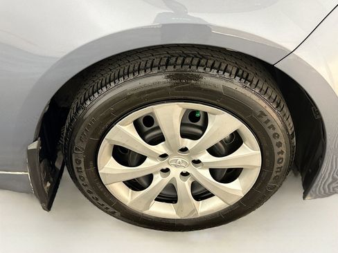 Used 2025 Toyota Corolla LE image 11