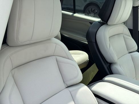 New 2026 Lincoln Navigator L Reserve AWD/4WD image 12