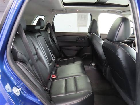 Used 2023 Nissan Rogue SL AWD/4WD image 34
