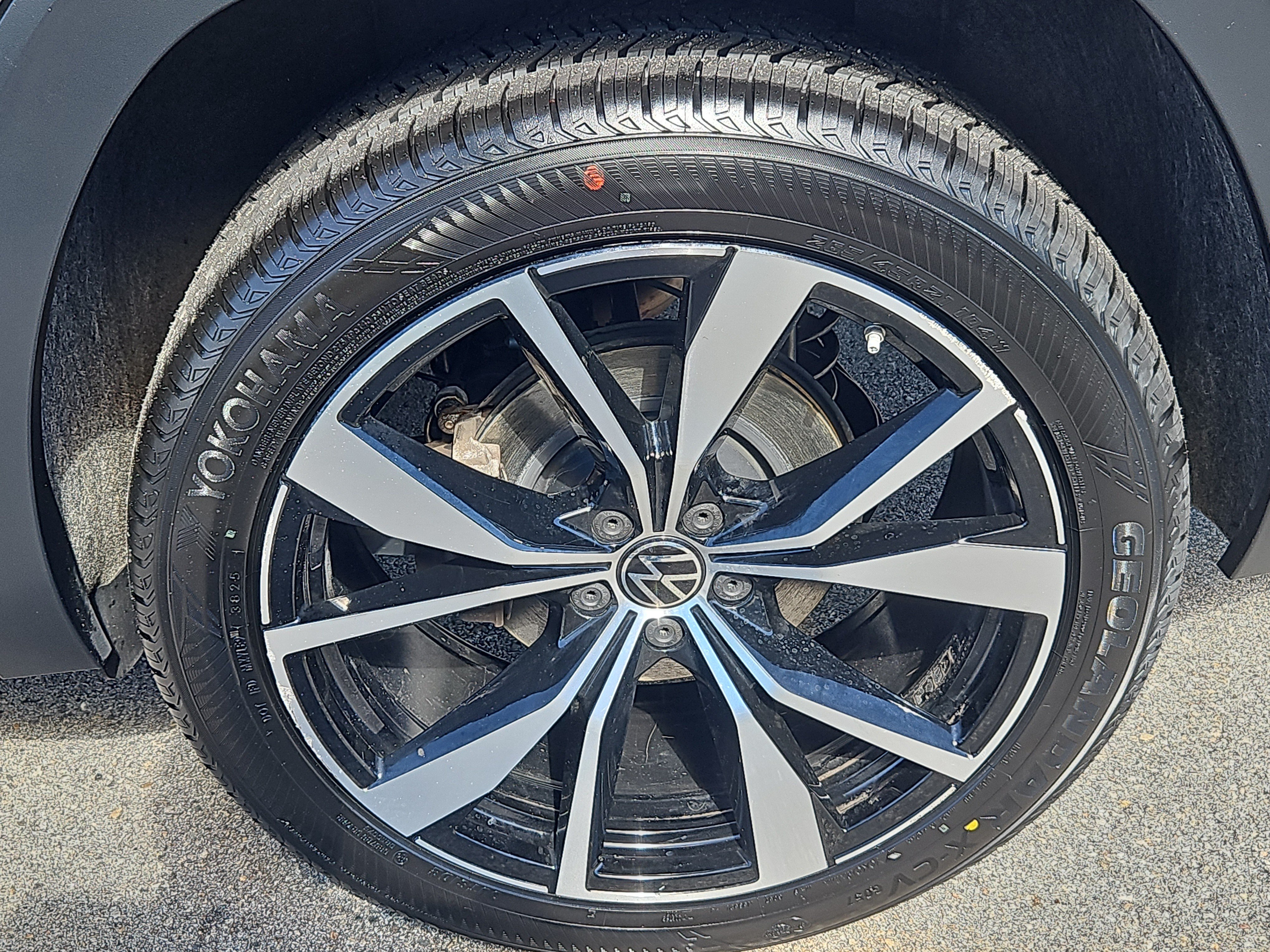 Certified 2024 Volkswagen Atlas SEL Premium R-Line AWD/4WD image 32