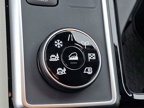 New 2025 Nissan Pathfinder SL image 19