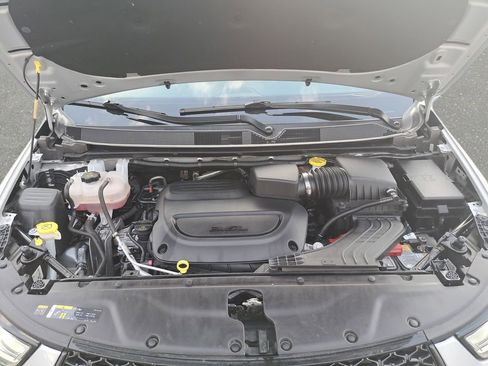 Certified 2024 Chrysler Pacifica Limited w/ S Appearance Package image 32