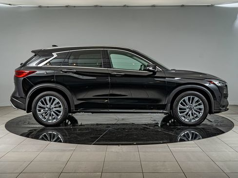 Used 2023 INFINITI QX50 Luxe AWD/4WD image 4