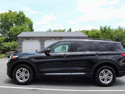 Used 2020 Ford Explorer XLT w/ Equipment Group 202A AWD/4WD image 11