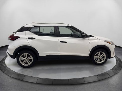 Used 2022 Nissan Kicks S FWD image 4