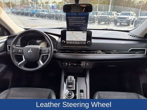 Used 2022 Mitsubishi Outlander SE image 16