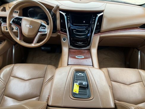 Used 2017 Cadillac Escalade ESV Platinum image 26