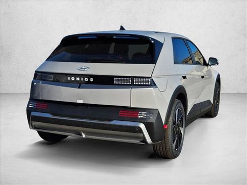 New 2026 Hyundai Ioniq 5 SEL image 2