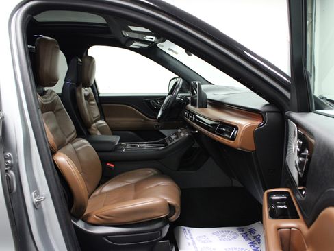 Used 2022 Lincoln Aviator Reserve w/ Equipment Group 201A image 17