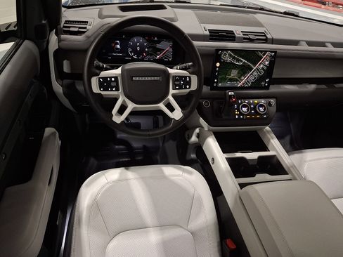 Certified 2025 Land Rover Defender 110 X-Dynamic SE image 10