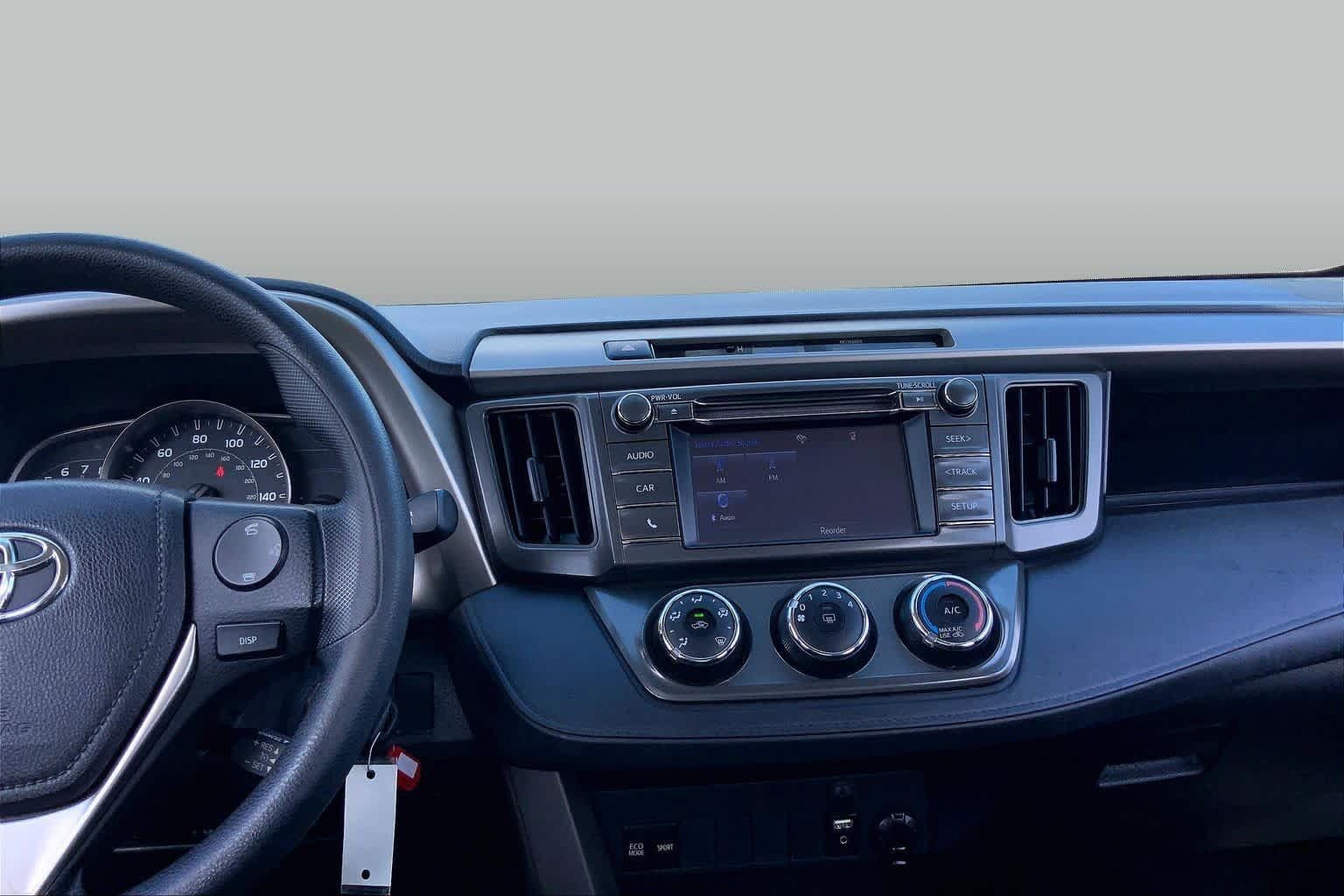 Used 2015 Toyota RAV4 LE FWD image 7