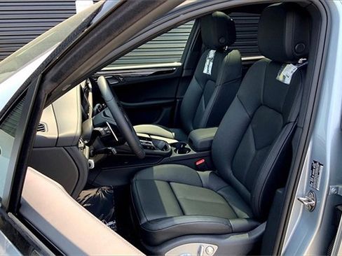 New 2025 Porsche Macan Turbo image 5