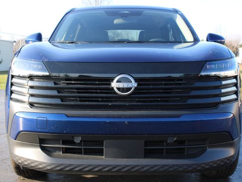 Used 2025 Nissan Kicks SV image 2